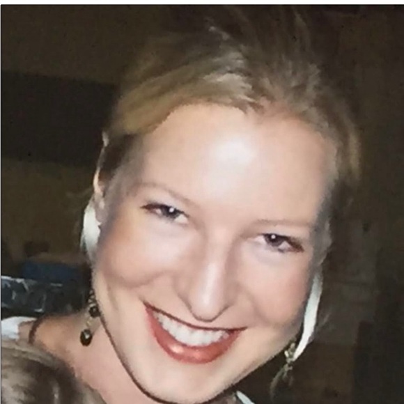 Meet your Posher, Nicole - Picture 1 of 1